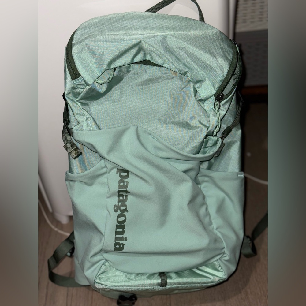 Patagonia Nine Trails 18L Women’s L/XL backpack